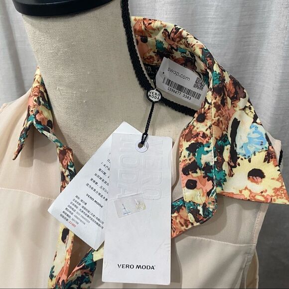 VERO MODA Floral Print & Cream Button Up Romper - Picture 9 of 9